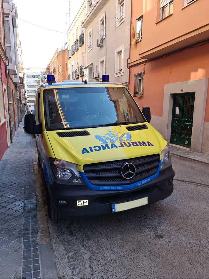 AMBULANCIAS ALONSO frente de una ambulancia